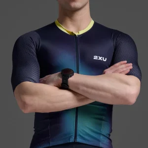 Aero Hex Tri Sleeved Top